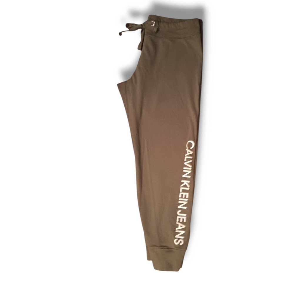 Ws Calvin Klein industrial green sweatpants cropped cuff. Size L